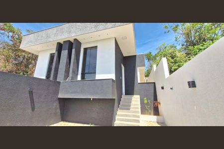 Casa à venda com 89m², 3 quartos e 2 vagasFachada