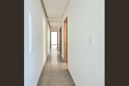 Casa à venda com 89m², 3 quartos e 2 vagasCorredor