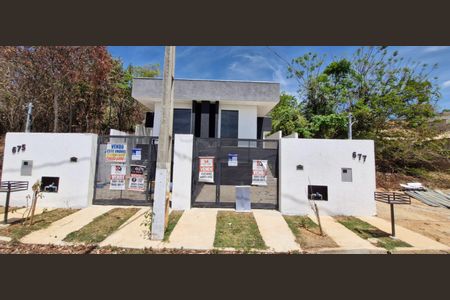 Casa à venda com 89m², 3 quartos e 2 vagasFachada