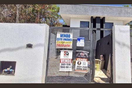 Casa à venda com 89m², 3 quartos e 2 vagasFachada