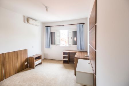 Casa de condomínio para alugar com 340m², 4 quartos e 2 vagasQuarto