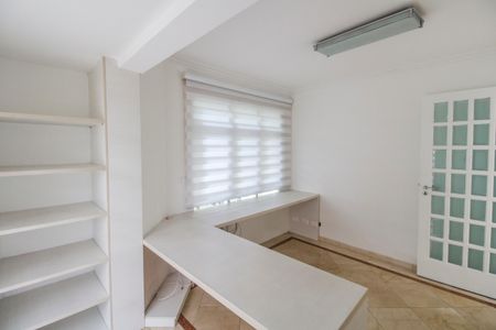 Casa de condomínio para alugar com 340m², 4 quartos e 2 vagasEscritório