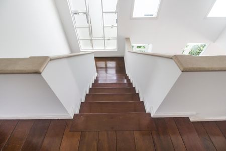 Casa de condomínio para alugar com 340m², 4 quartos e 2 vagasCorredor