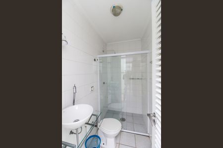 Casa de condomínio para alugar com 340m², 4 quartos e 2 vagasBanheiro de Serviço