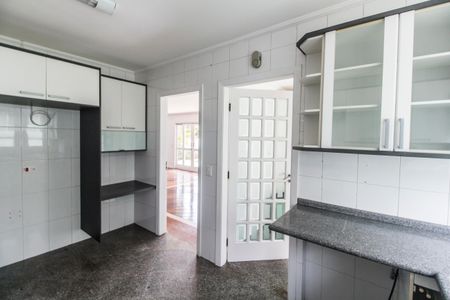 Casa de condomínio para alugar com 340m², 4 quartos e 2 vagasCozinha