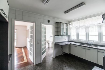 Casa de condomínio para alugar com 340m², 4 quartos e 2 vagasCozinha