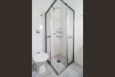 Casa de condomínio para alugar com 340m², 4 quartos e 2 vagasBanheiro de Serviço