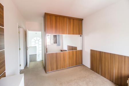 Casa de condomínio para alugar com 340m², 4 quartos e 2 vagasQuarto