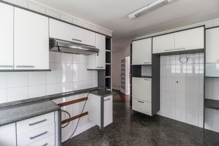 Casa de condomínio para alugar com 340m², 4 quartos e 2 vagasCozinha