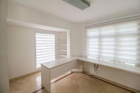 Casa de condomínio para alugar com 340m², 4 quartos e 2 vagasEscritório