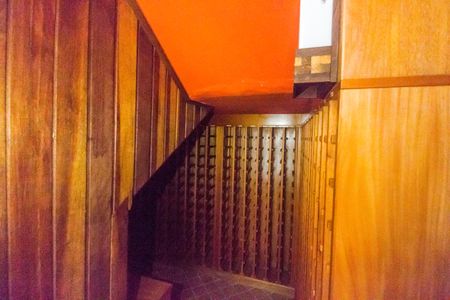 Casa de condomínio para alugar com 340m², 4 quartos e 2 vagasAdega