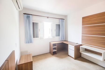 Casa de condomínio para alugar com 340m², 4 quartos e 2 vagasQuarto