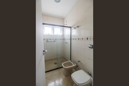 Casa de condomínio para alugar com 340m², 4 quartos e 2 vagasBanheiro Social