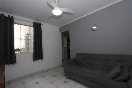 Sala de apartamento para alugar com 3 quartos, 62m² em Conjunto Habitacional Barreira Grande, São Paulo