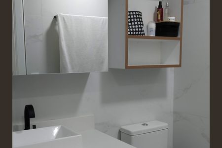Banheiro  de apartamento à venda com 1 quarto, 31m² em Bela Vista, São Paulo