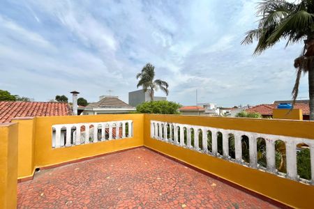 Casa à venda com 358m², 5 quartos e 4 vagas Casa à venda com 358m², 5 quartos e 4 vagasÁrea externa