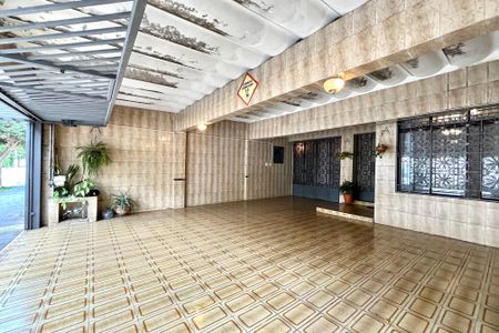 Casa à venda com 358m², 5 quartos e 4 vagas Casa à venda com 358m², 5 quartos e 4 vagasGaragem