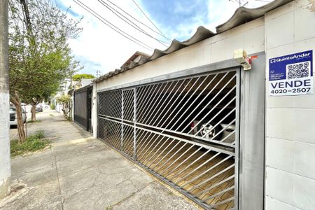 Casa à venda com 358m², 5 quartos e 4 vagas Casa à venda com 358m², 5 quartos e 4 vagasFachada