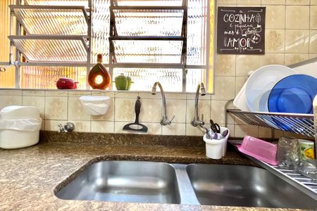 Casa à venda com 358m², 5 quartos e 4 vagas Casa à venda com 358m², 5 quartos e 4 vagasCozinha