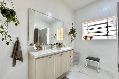 Casa à venda com 358m², 5 quartos e 4 vagas Casa à venda com 358m², 5 quartos e 4 vagasBanheiro 1