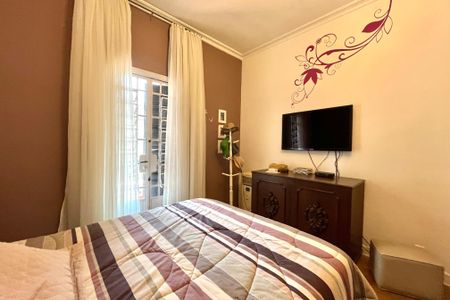 Casa à venda com 358m², 5 quartos e 4 vagas Casa à venda com 358m², 5 quartos e 4 vagasQuarto 1