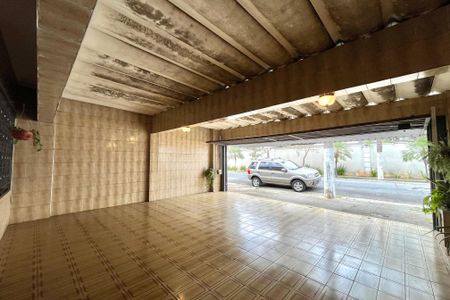 Casa à venda com 358m², 5 quartos e 4 vagas Casa à venda com 358m², 5 quartos e 4 vagasGaragem