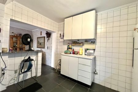 Casa à venda com 358m², 5 quartos e 4 vagas Casa à venda com 358m², 5 quartos e 4 vagasCozinha -Casa 2