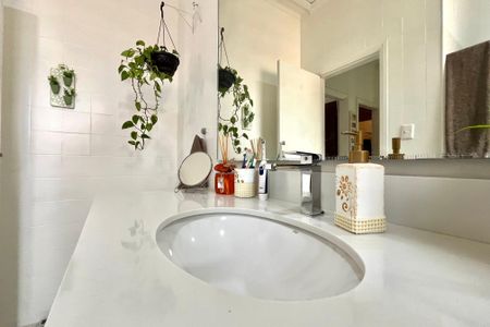 Casa à venda com 358m², 5 quartos e 4 vagas Casa à venda com 358m², 5 quartos e 4 vagasBanheiro 1
