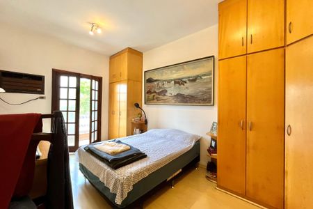 Casa à venda com 358m², 5 quartos e 4 vagas Casa à venda com 358m², 5 quartos e 4 vagasSuite -Casa 2