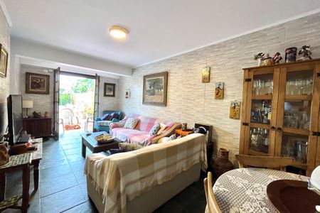 Casa à venda com 358m², 5 quartos e 4 vagas Casa à venda com 358m², 5 quartos e 4 vagasSala -Casa 2