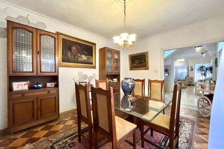 Casa à venda com 358m², 5 quartos e 4 vagas Casa à venda com 358m², 5 quartos e 4 vagasCopa