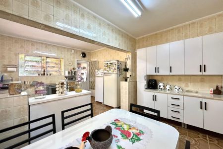 Casa à venda com 358m², 5 quartos e 4 vagas Casa à venda com 358m², 5 quartos e 4 vagasCozinha