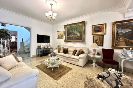 Casa à venda com 358m², 5 quartos e 4 vagas Casa à venda com 358m², 5 quartos e 4 vagasSala