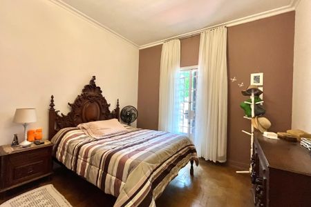Casa à venda com 358m², 5 quartos e 4 vagas Casa à venda com 358m², 5 quartos e 4 vagasQuarto 1