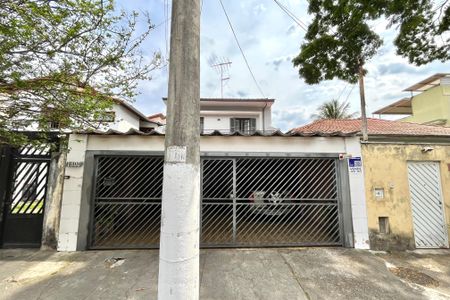 Casa à venda com 358m², 5 quartos e 4 vagas Casa à venda com 358m², 5 quartos e 4 vagasFachada