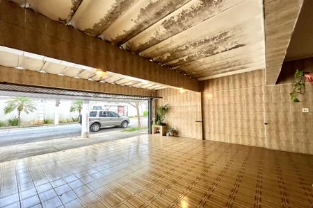 Casa à venda com 358m², 5 quartos e 4 vagas Casa à venda com 358m², 5 quartos e 4 vagasGaragem