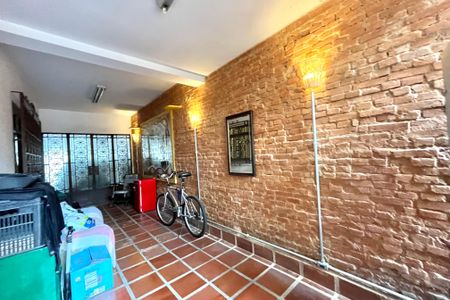 Casa à venda com 358m², 5 quartos e 4 vagas Casa à venda com 358m², 5 quartos e 4 vagasÁrea comum