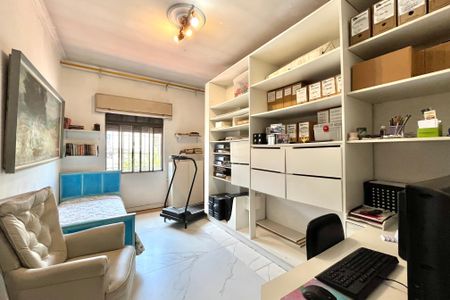 Casa à venda com 358m², 5 quartos e 4 vagas Casa à venda com 358m², 5 quartos e 4 vagasQuarto 2