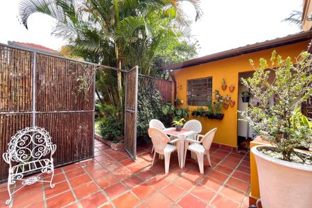 Casa à venda com 358m², 5 quartos e 4 vagas Casa à venda com 358m², 5 quartos e 4 vagasÁrea externa