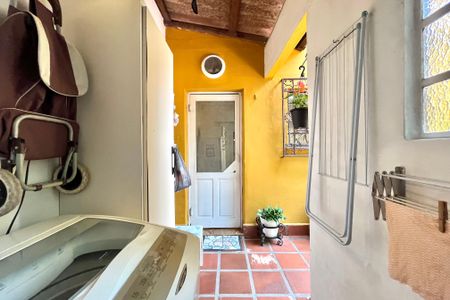 Casa à venda com 358m², 5 quartos e 4 vagas Casa à venda com 358m², 5 quartos e 4 vagasÁrea de Serviço