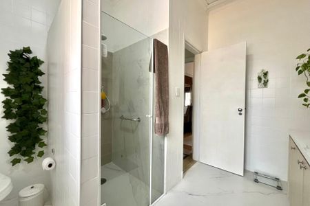 Casa à venda com 358m², 5 quartos e 4 vagas Casa à venda com 358m², 5 quartos e 4 vagasBanheiro 1