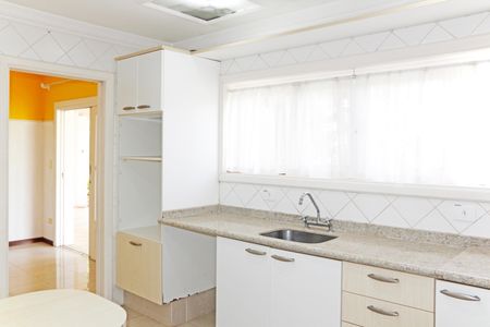 Casa de condomínio para alugar com 250m², 3 quartos e 2 vagasCozinha