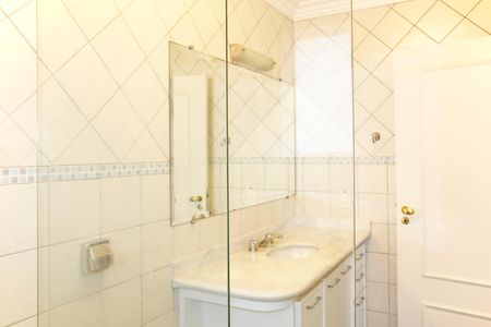 Casa de condomínio para alugar com 250m², 3 quartos e 2 vagasBanheiro da Suíte