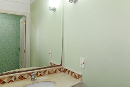 Casa de condomínio para alugar com 250m², 3 quartos e 2 vagasLavabo