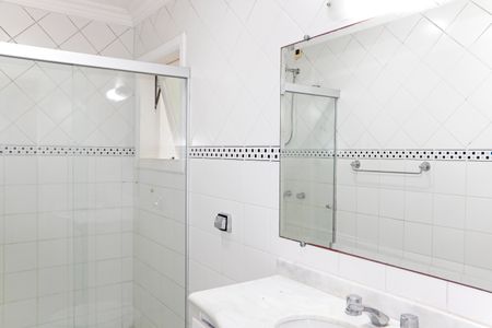 Casa de condomínio para alugar com 250m², 3 quartos e 2 vagasBanheiro 