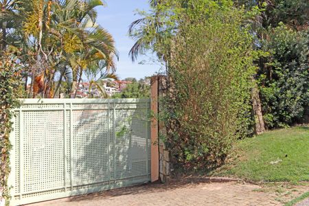 Casa de condomínio para alugar com 250m², 3 quartos e 2 vagasFachada