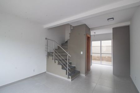 Sala de casa de condomínio para alugar com 2 quartos, 60m² em Vila Nova, Porto Alegre