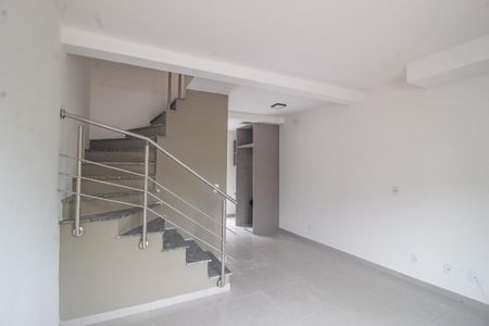 Sala de casa de condomínio para alugar com 2 quartos, 60m² em Vila Nova, Porto Alegre