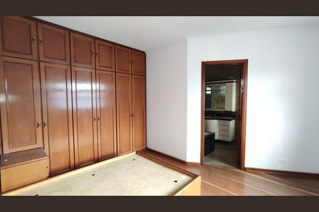 Casa à venda com 180m², 3 quartos e 3 vagasSuíte