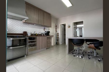 Apartamento à venda com 128m², 3 quartos e 2 vagas Apartamento à venda com 128m², 3 quartos e 2 vagasCozinha